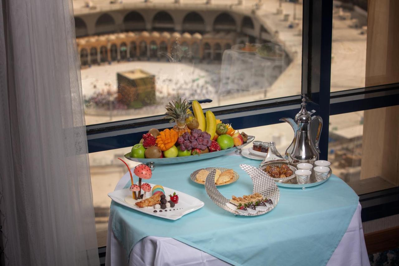 Al Safwah Orchid Hotel Mekka Zewnętrze zdjęcie A table with a view of the airport