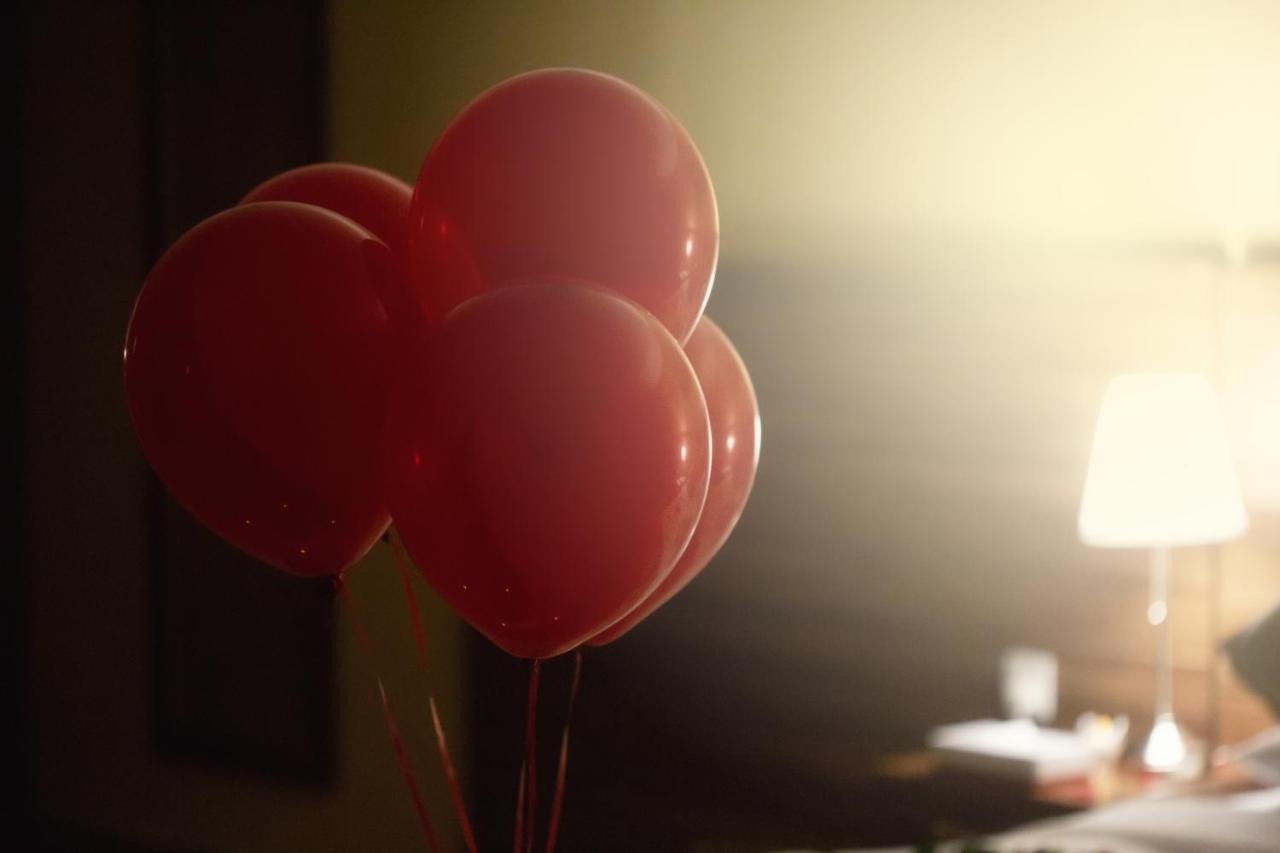 Al Safwah Orchid Hotel Mekka Zewnętrze zdjęcie A bunch of red balloons