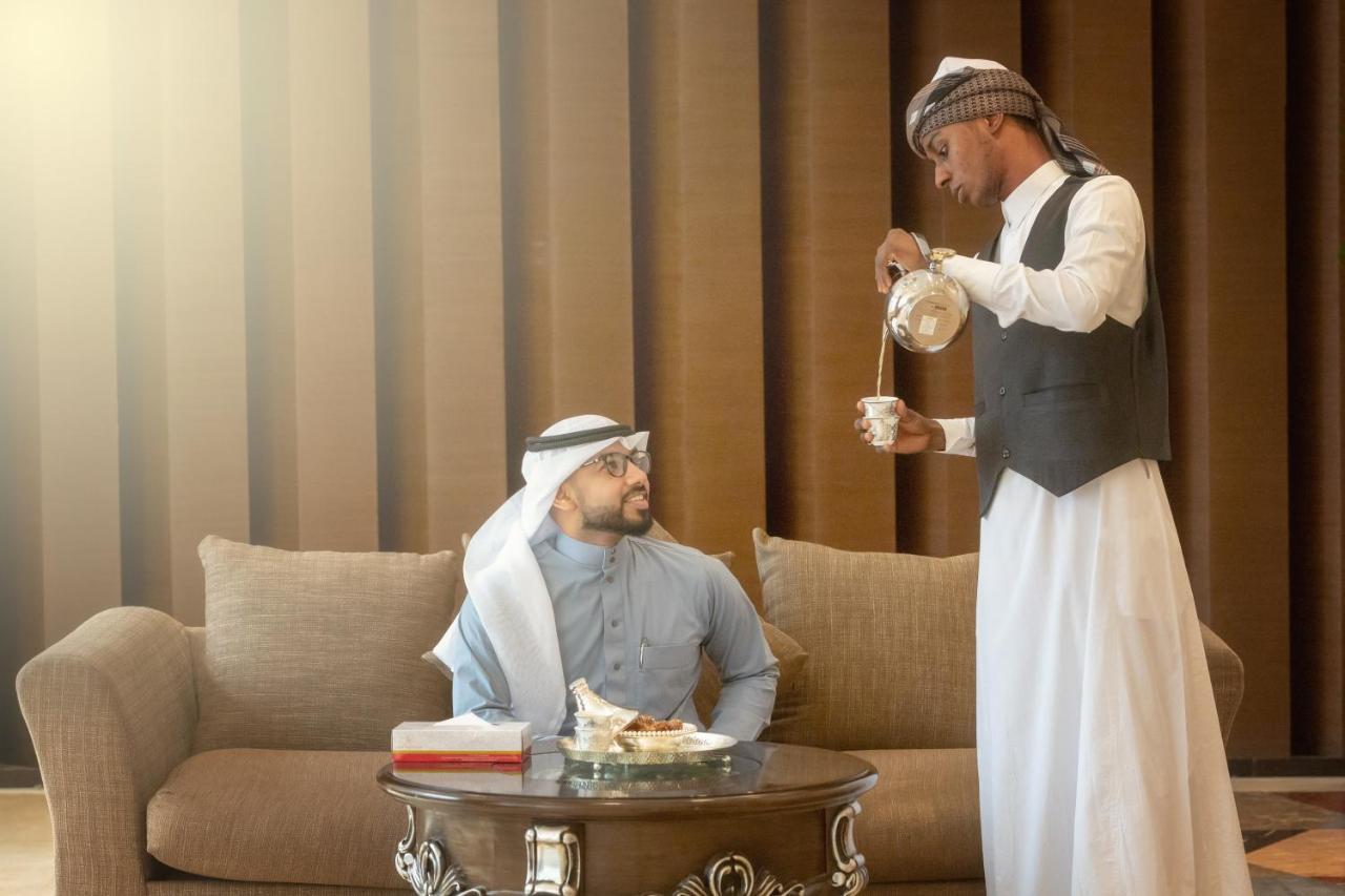 Al Safwah Orchid Hotel Mekka Zewnętrze zdjęcie A coffee boy serving coffee in the United Arab Emirates