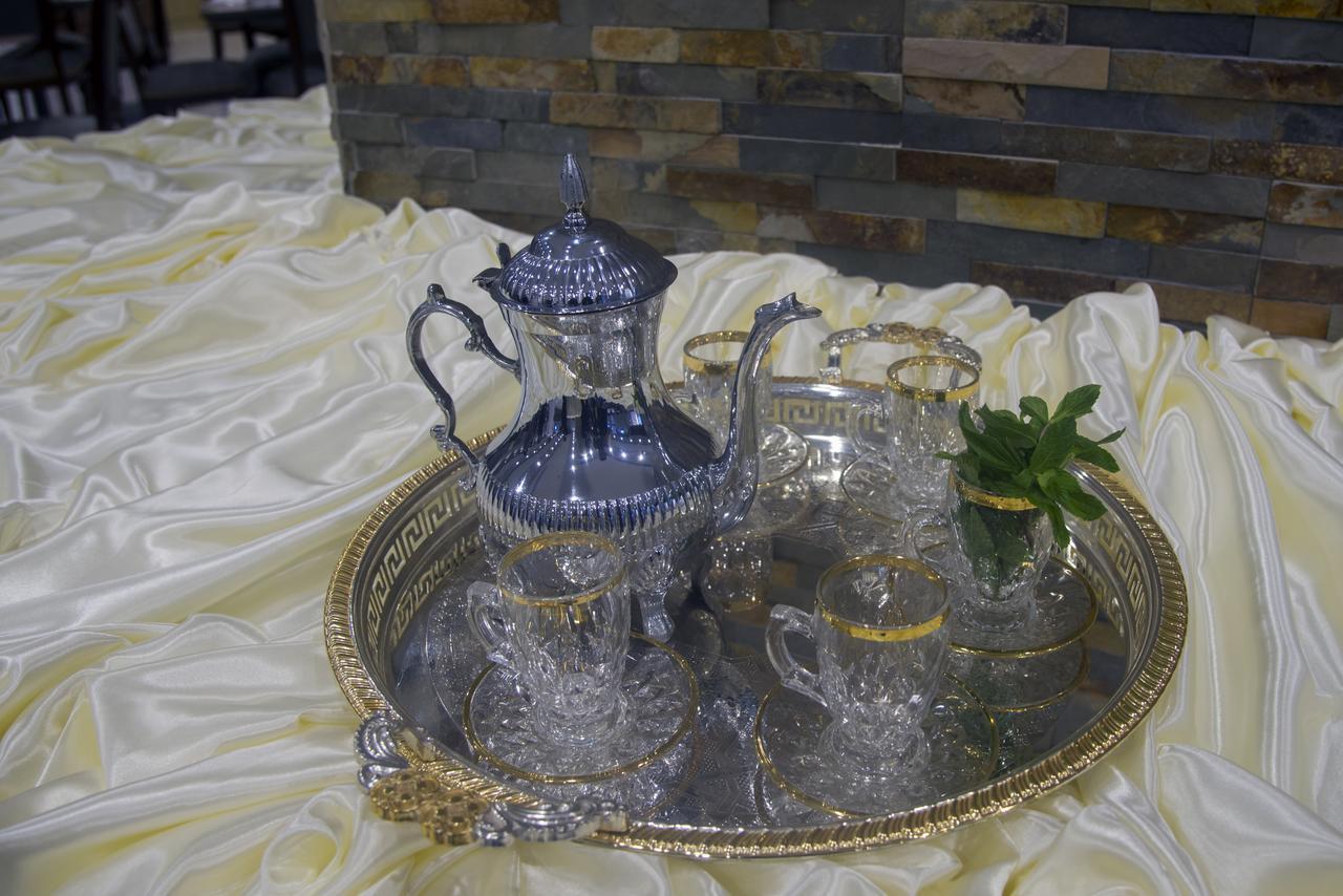 Al Safwah Orchid Hotel Mekka Zewnętrze zdjęcie A silver tea set