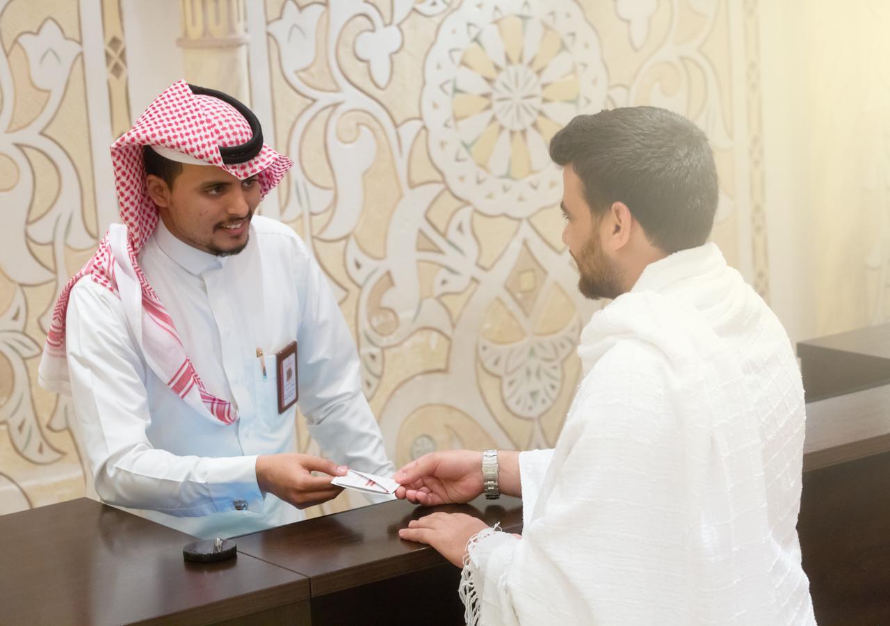 Al Safwah Orchid Hotel Mekka Zewnętrze zdjęcie A hotel receptionist in Saudi Arabia